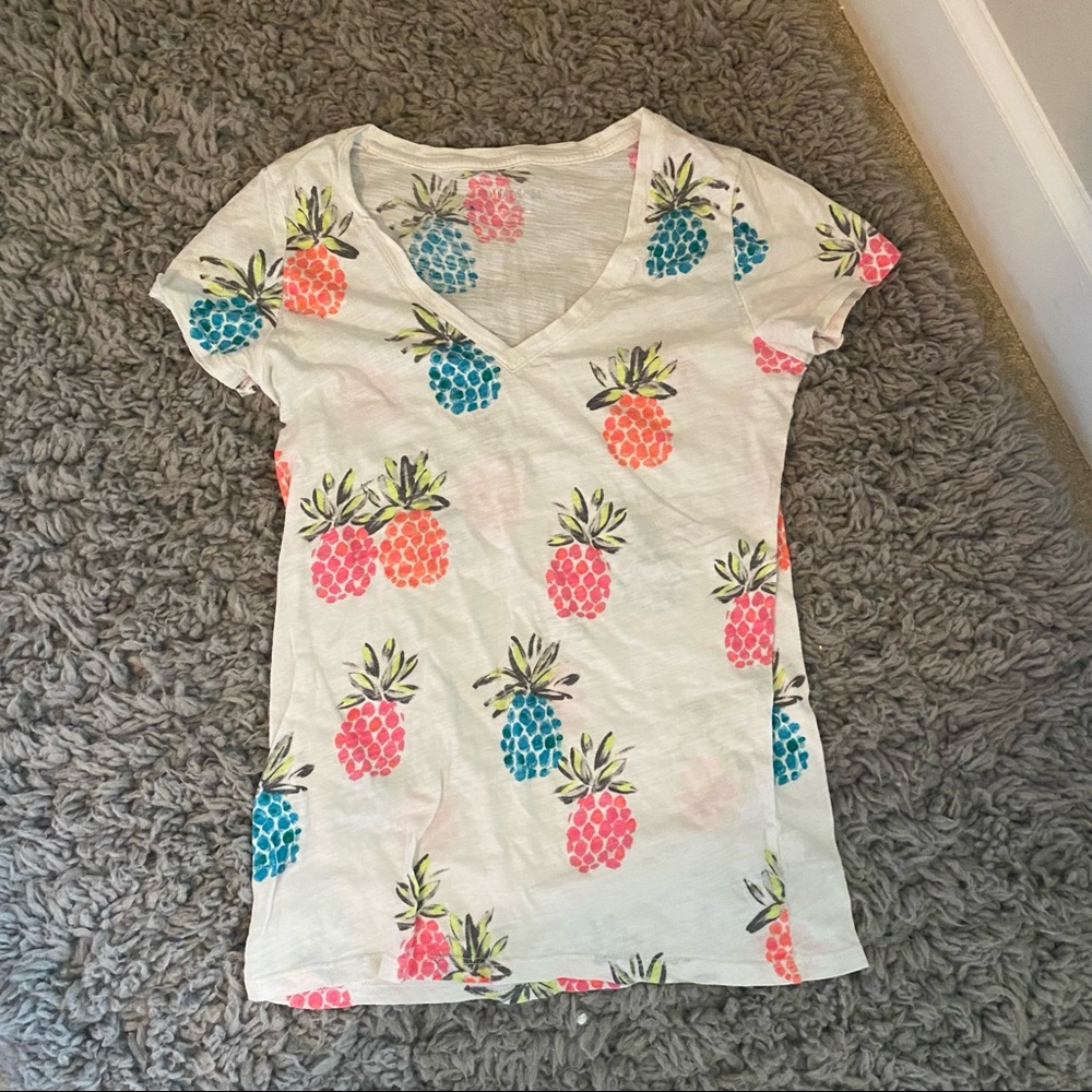Super cute pineapple shirt